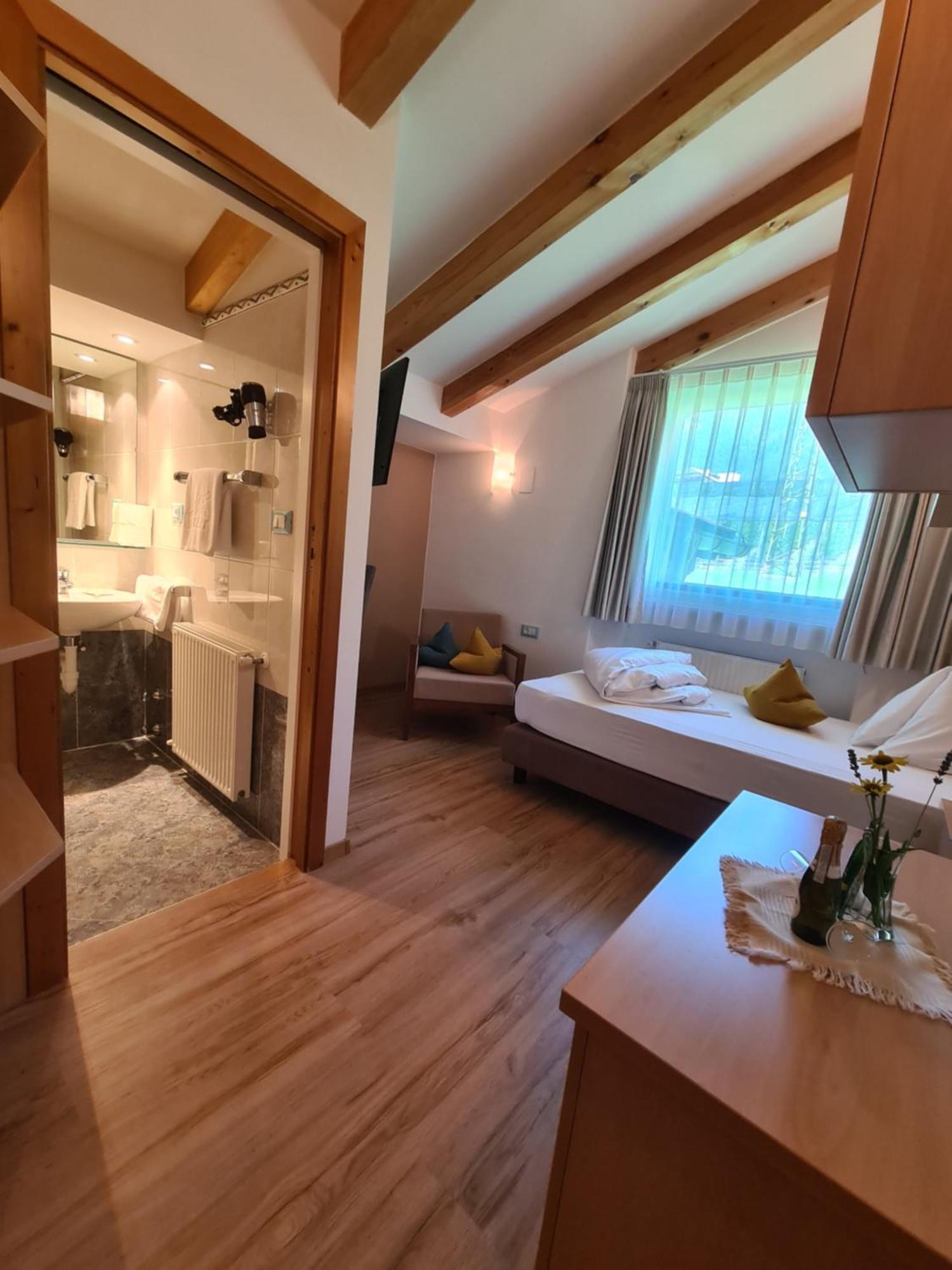 Appartementhaus Residence Hirzer ティローロ エクステリア 写真