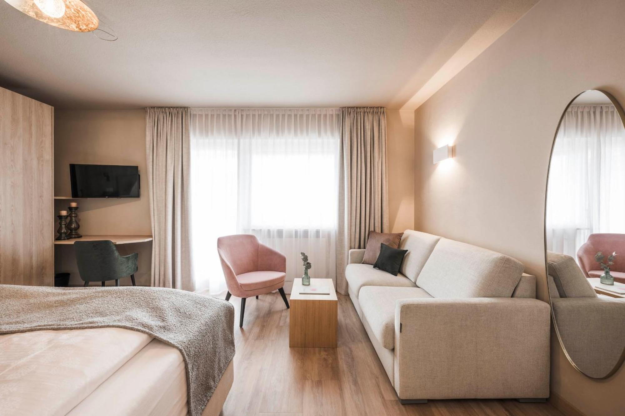 Appartementhaus Residence Hirzer ティローロ エクステリア 写真