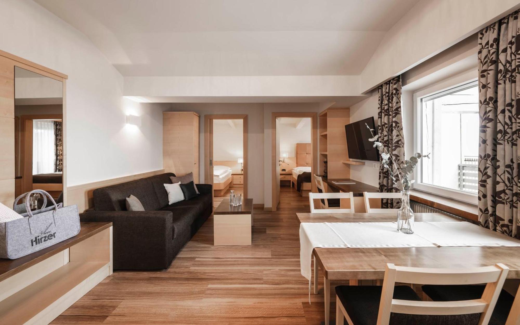 Appartementhaus Residence Hirzer ティローロ 部屋 写真
