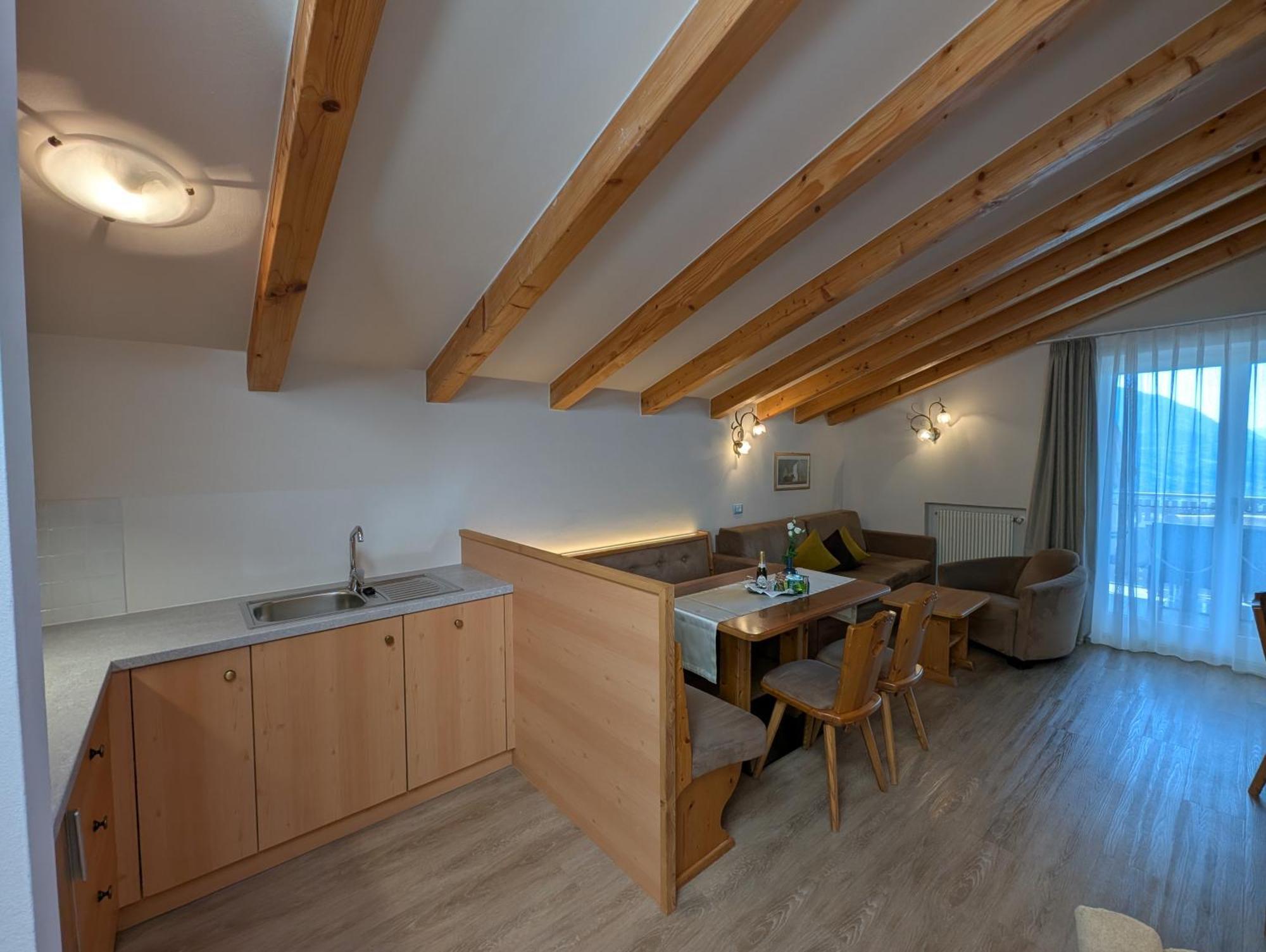 Appartementhaus Residence Hirzer ティローロ エクステリア 写真